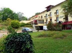 Гостиница Hôtel Le Castelet  Акс